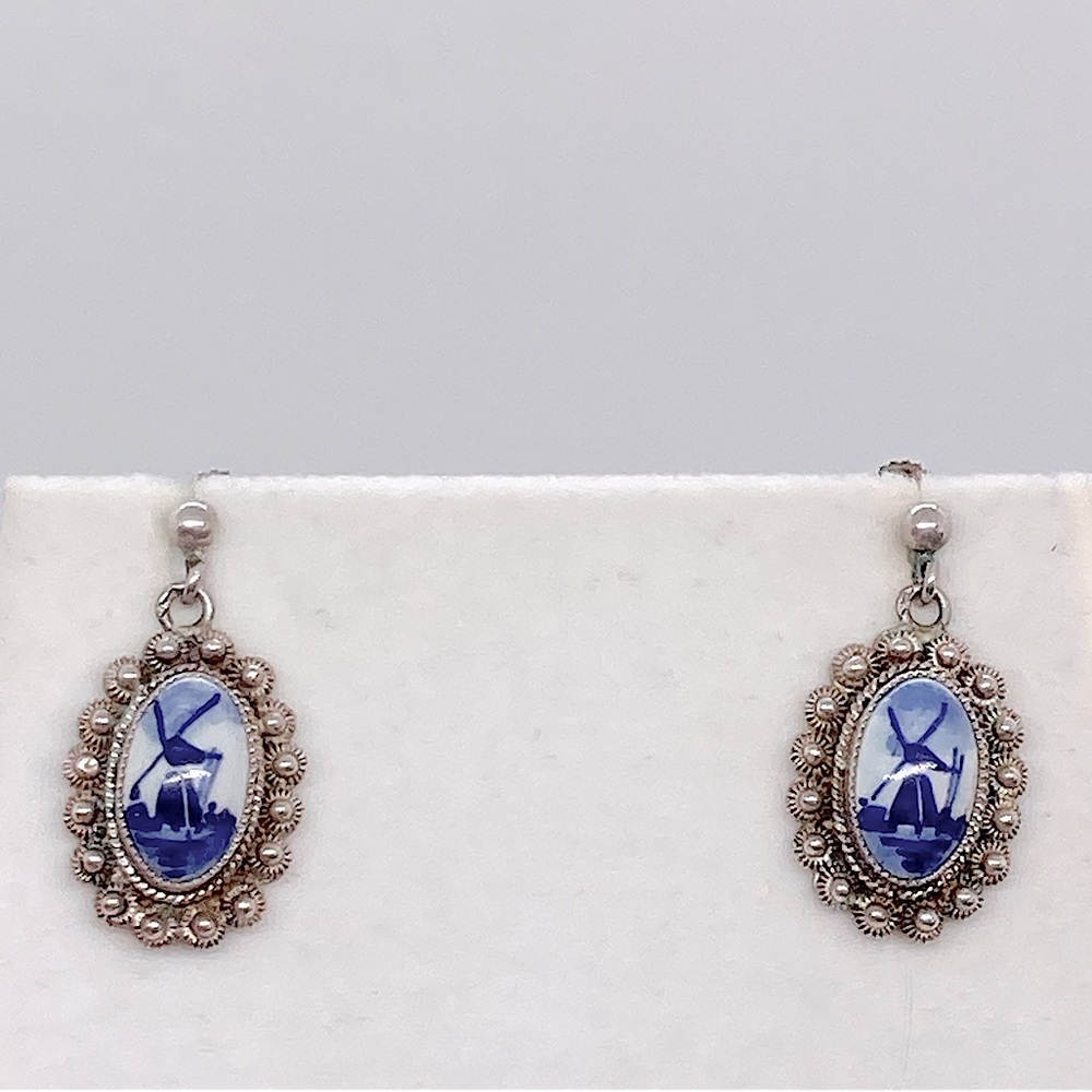 Vtg Delft 835 Silver Hand Painted Blue White Ceramic Screw / Clip Earrings | 1”